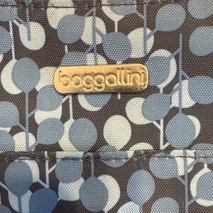 Baggallini Blue and White Circle Pattern Bag